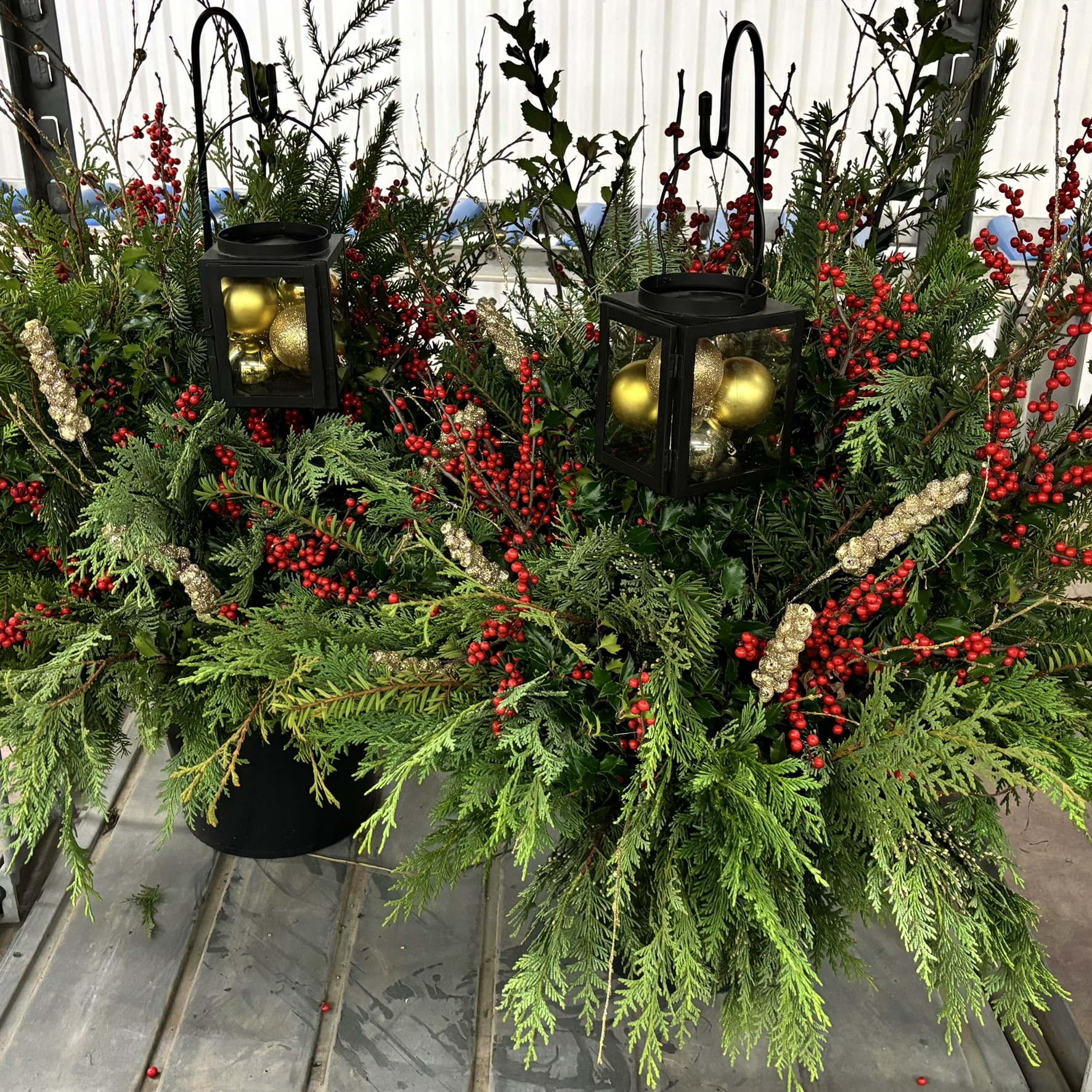 Christmas Urn - Image 4